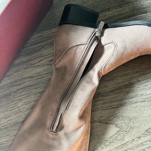 Donald pliner knee high boots! NIB!!! - Picture 6 of 7